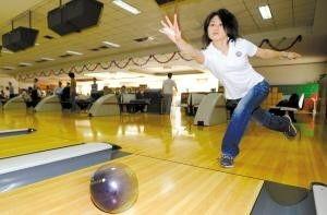 成人女生保龄球视频  第2张