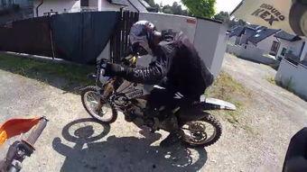 成人玩溜溜车视频,成人新潮流，畅享欢乐时光  第1张